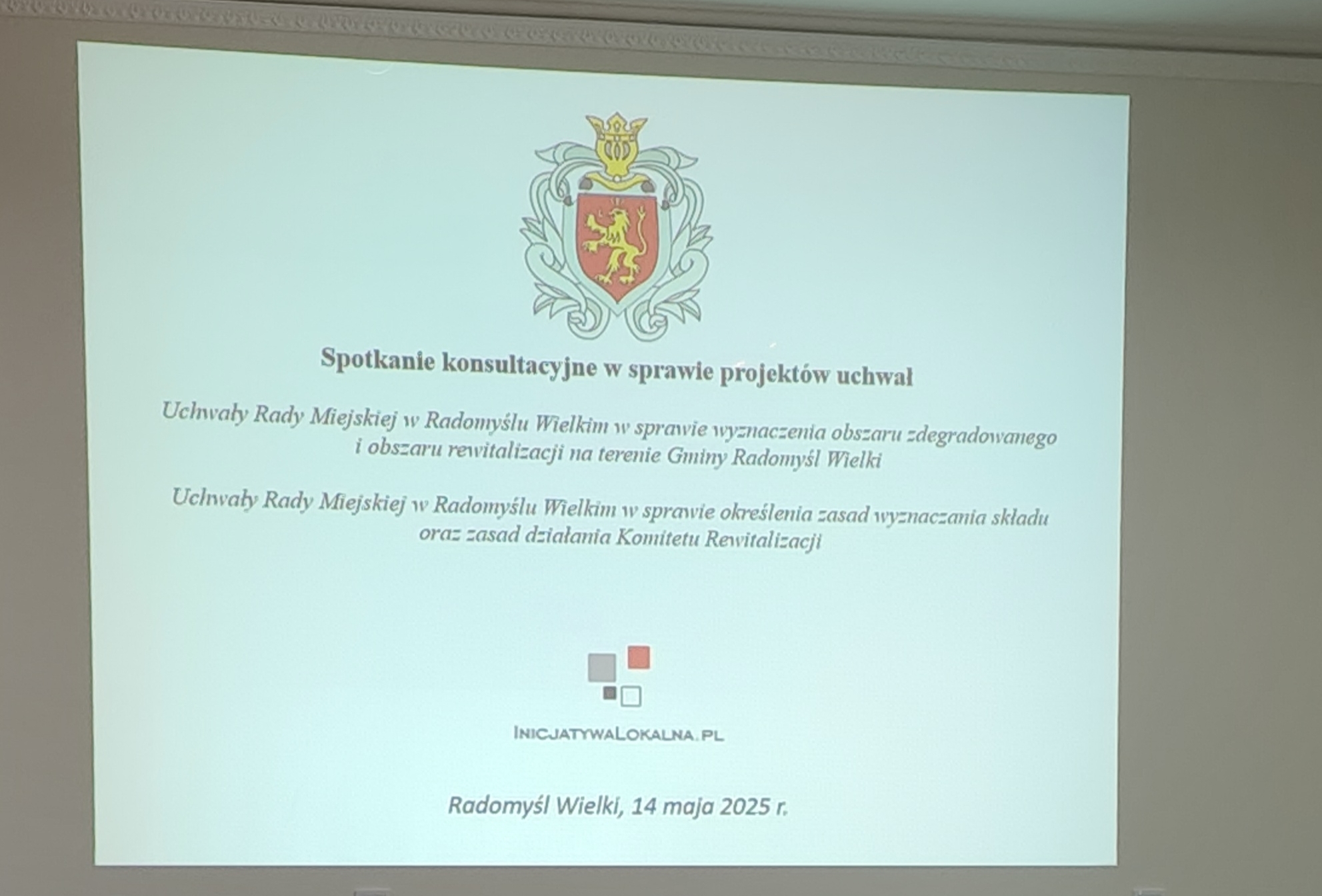 Zdjęcie z rzutnika na temat spotkania konsultacyjnego w sprawie projektów uchwał