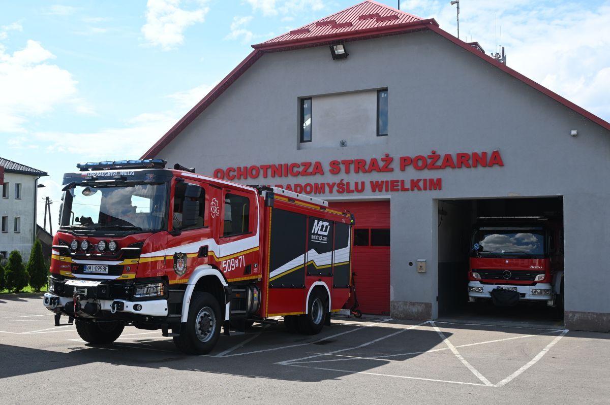 Nowy ciężki samochód ratowniczo-gaśniczy marki Scania P460 jest już na wyposażeniu OSP Radomyśł Wlk..